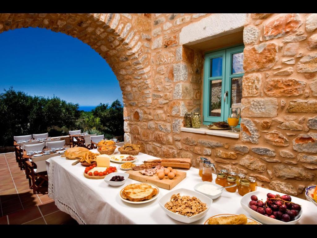 الشقق الفندقية Pírgos Dhiroúفي  Arapakis Historic Castle المظهر الخارجي الصورة