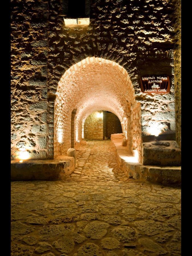 الشقق الفندقية Pírgos Dhiroúفي  Arapakis Historic Castle المظهر الخارجي الصورة
